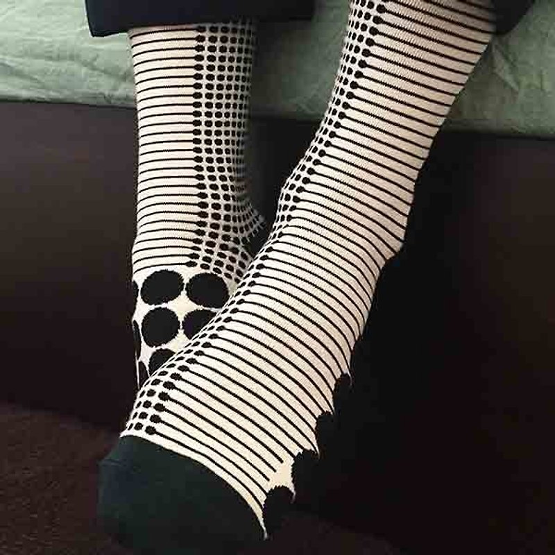 socks_dot / irregular / socks / white / black - ถุงเท้า - ผ้าฝ้าย/ผ้าลินิน ขาว