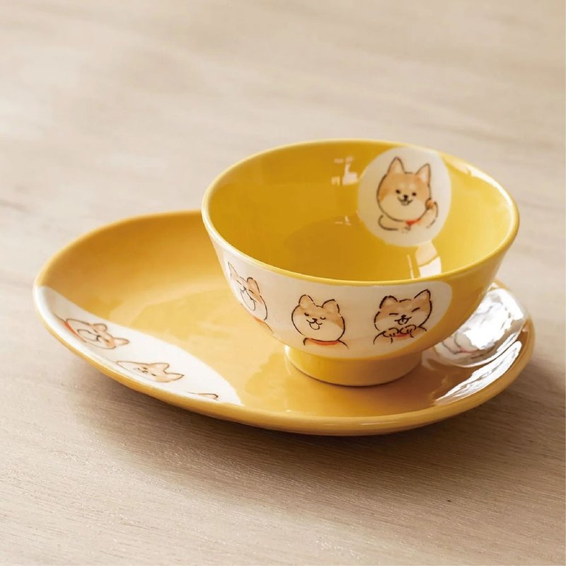 【ギフトにおすすめ】瀬戸焼—バイカラー釉薬 手描き柴犬 ご飯茶碗/お皿 ギフトボックス - 茶碗・ボウル - 磁器 イエロー