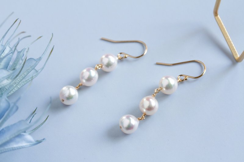 Baroque pearl triple earrings Akoya pearls 14kgf - Earrings & Clip-ons - Pearl White