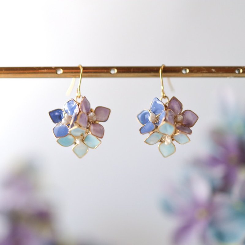 Delicate hydrangea earrings/non-pierced Clip-On - ต่างหู - เรซิน สีม่วง