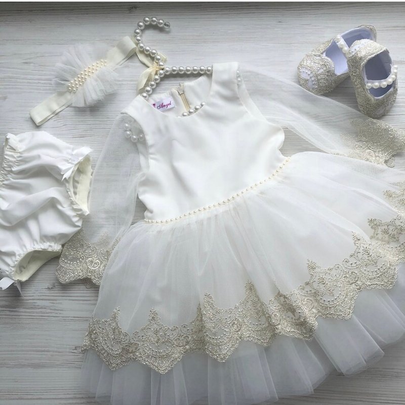 Ivory dress with gold lace and pearls with headband for baby girl. - ชุดเด็ก - วัสดุอื่นๆ 