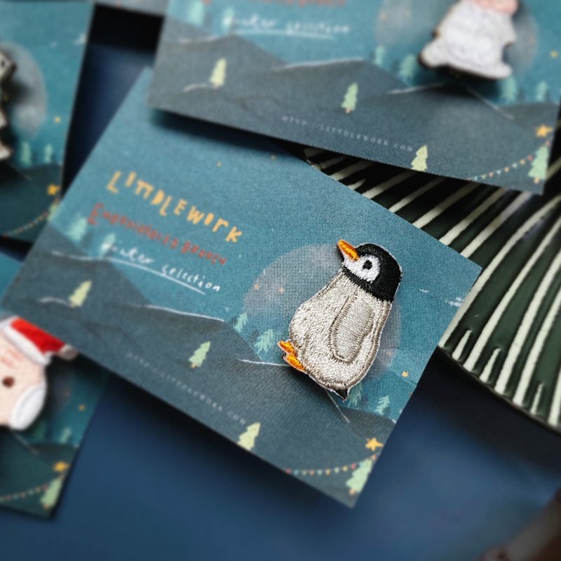 Embroideried  badge | little penguin | Littdlework - Badges & Pins - Thread Multicolor