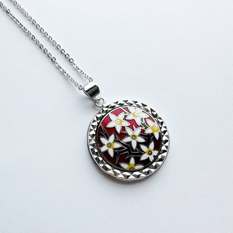 Karatachi [Red] Cloisonne ware pendant Red copper metal cloisonne - Necklaces - Glass Red