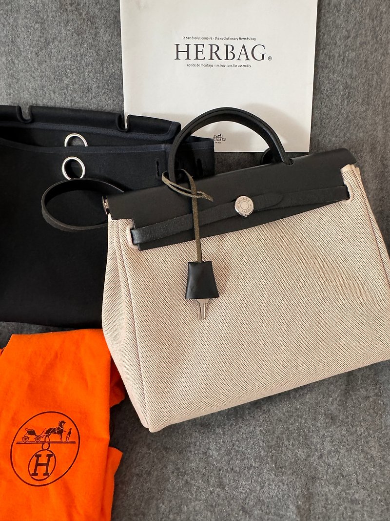 Genuine genuine HERMES Hermès HERBAG beige black canvas bag side bag shoulder bag - กระเป๋าแมสเซนเจอร์ - โลหะ สีทอง