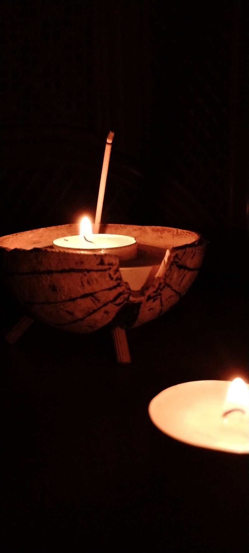 【Guardian of Silent light 】守寂光。手工椰殼多用燭臺。 - 香氛蠟燭/燭台 - 其他材質 卡其色