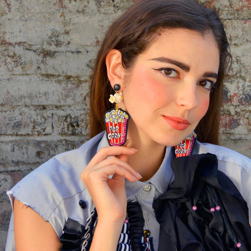 刺繡焦糖爆谷圖案耳環 吊立體爆谷 綴施華洛水晶 香港前衛設計師 - 耳環/耳夾/耳骨夾 - 其他材質 多色