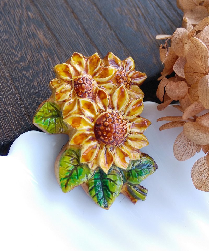 Vintage Jewelry 西洋古董飾品 西德製 手工浮雕 向日葵花卉 別針 - 徽章/別針 - 其他金屬 金色