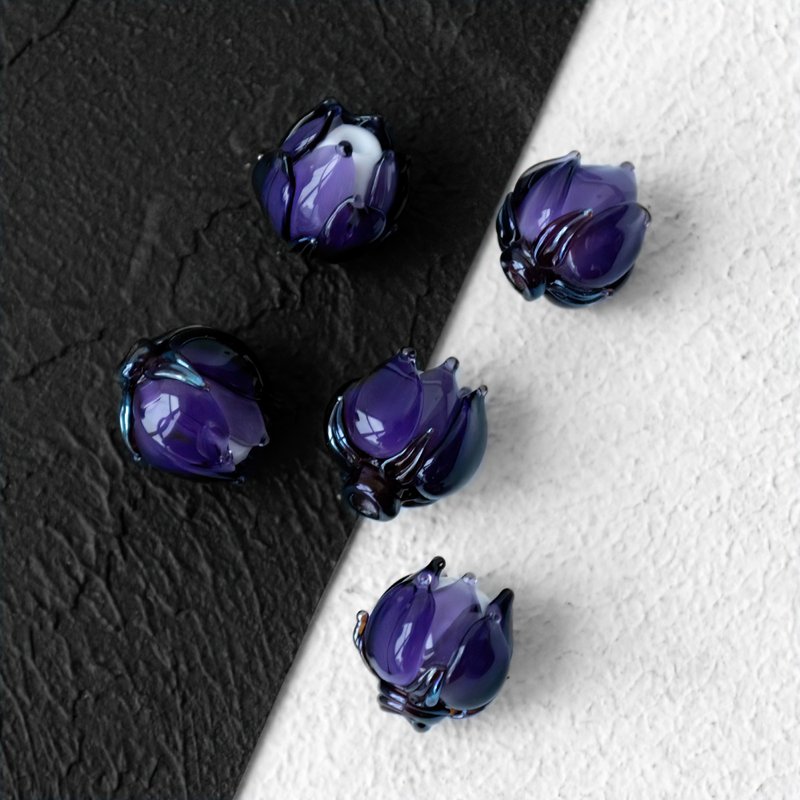 Purple Violet Flower Bud Rose Lampwork Beads Handmade Murano Glass 1pc - 陶藝/玻璃 - 玻璃 紫色