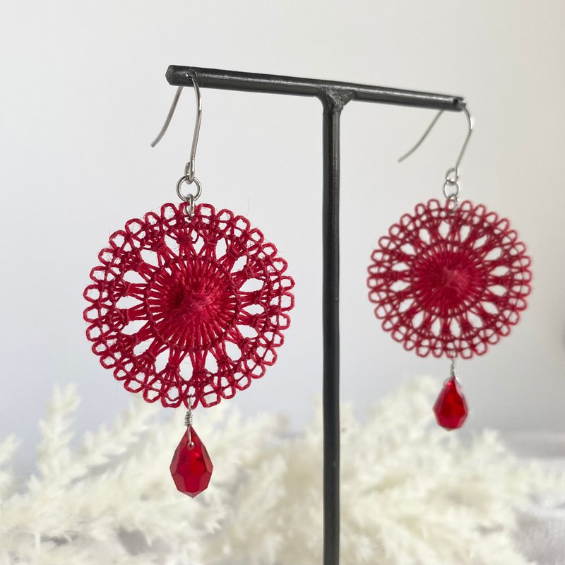 Lace Pattern (Red) Thread and Czech Glass Bead Earrings - Nhanduti Embroidery - ต่างหู - งานปัก สีแดง