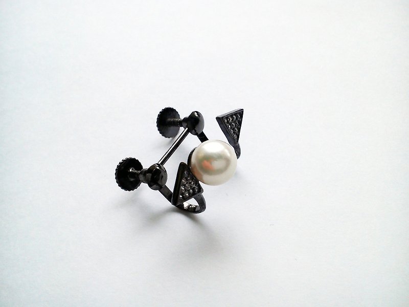 純銀螺絲夾珍珠耳環 - 耳環/耳夾 - 其他金屬 黑色