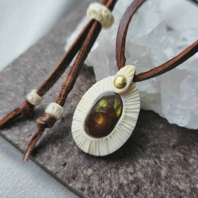 Deer antler fire agate pendant - Necklaces - Gemstone Brown