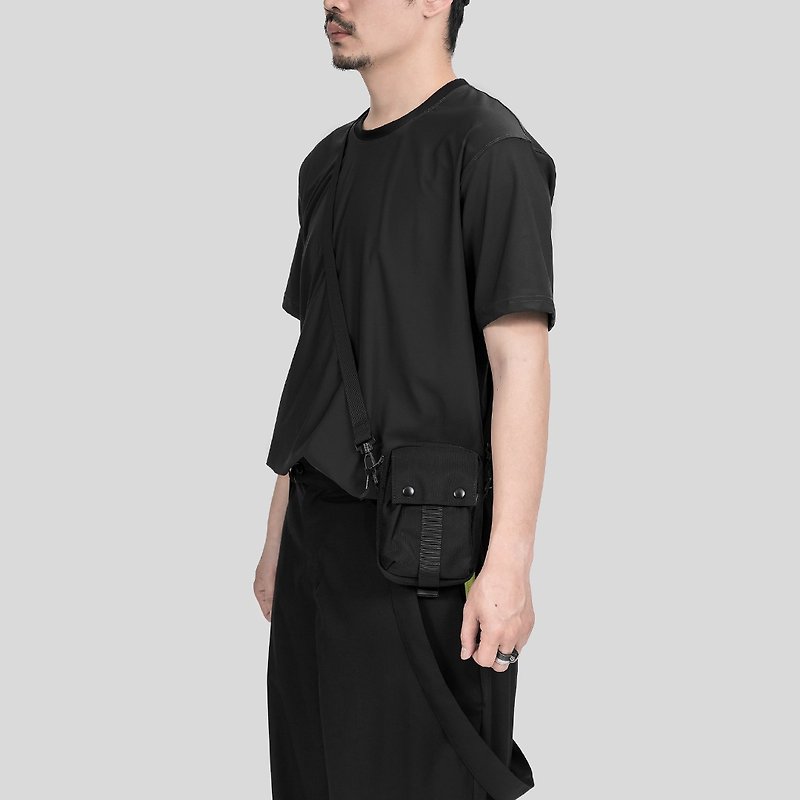 [ionism] nylon shoulder bag black - กระเป๋าแมสเซนเจอร์ - ไนลอน สีดำ