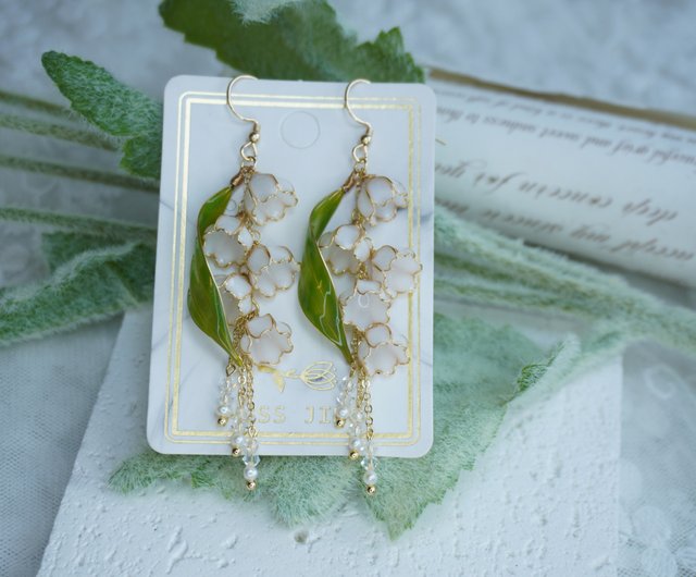 クリスタルの花束ピアス 白六弁スズラン】ハンドメイド オリジナル ピアスブロンズレジン