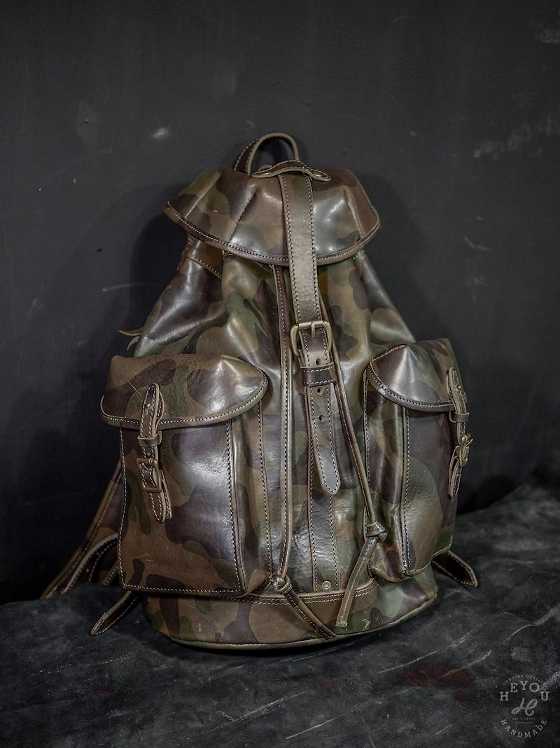 Full Veg-tanned Leather Backpack 植鞣牛革後背包-迷彩綠款 - 後背包/書包 - 真皮 多色