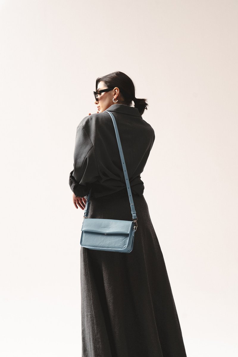 Minimalist Leather Shoulder Bag for Women | Handcrafted Grain-Textured Purse - 手提包/手提袋 - 真皮 藍色