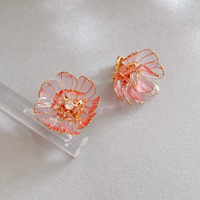 Wire resin flower direct type. Sakura pink color - Earrings & Clip-ons - Resin Pink