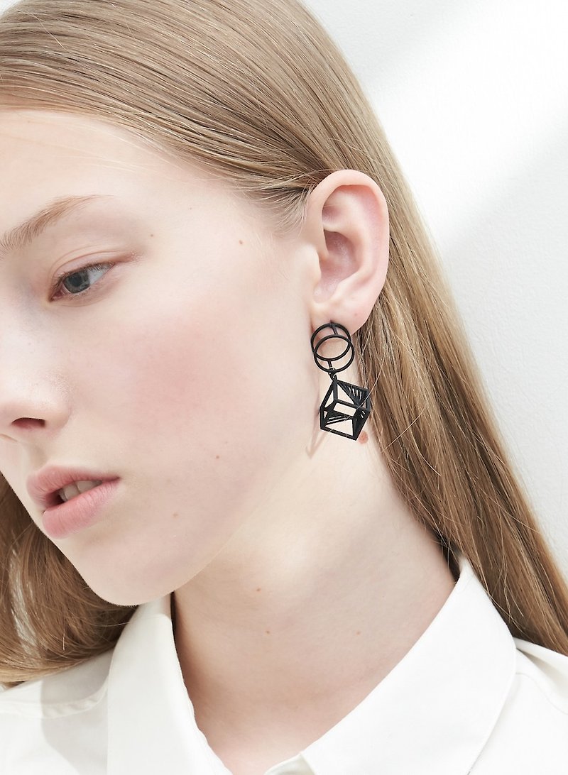 【String Art】3D Printed Geometrical Cube with Cylindrical Earrings - Earrings & Clip-ons - Other Metals Black