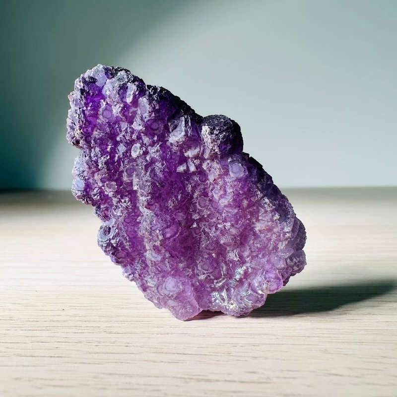 貴州紫邊螢石 紫亂情迷漸層美色 礦物原礦 磁場淨化 晶礦礦標 - 擺飾/家飾品 - 其他材質 紫色