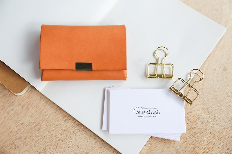 Shekinah handmade leather-square buckle business card case - ที่เก็บนามบัตร - หนังแท้ สีนำ้ตาล