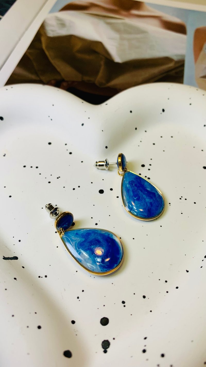 Classic water drop - wave - Earrings & Clip-ons - Resin Blue