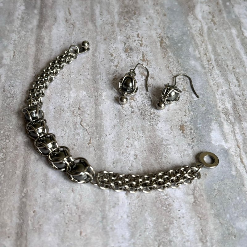 Capture Stainless Steel pearl bracelet bracelet (iron gray) - Bracelets - Stainless Steel Silver