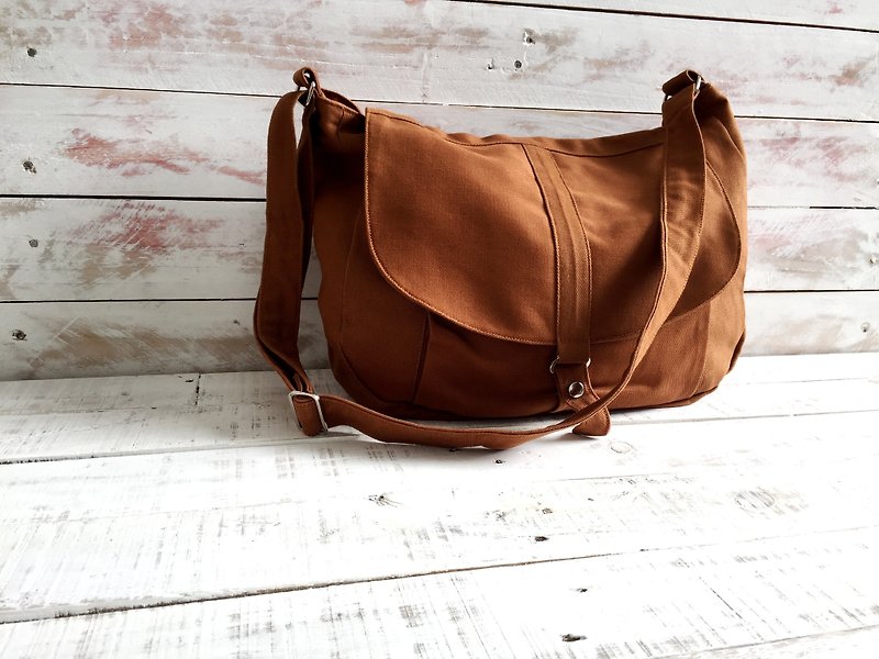 Messenger sling bag , canvas school bag, diaper bag  - no.12 KYLIE in Cognac - กระเป๋าแมสเซนเจอร์ - ผ้าฝ้าย/ผ้าลินิน สีนำ้ตาล