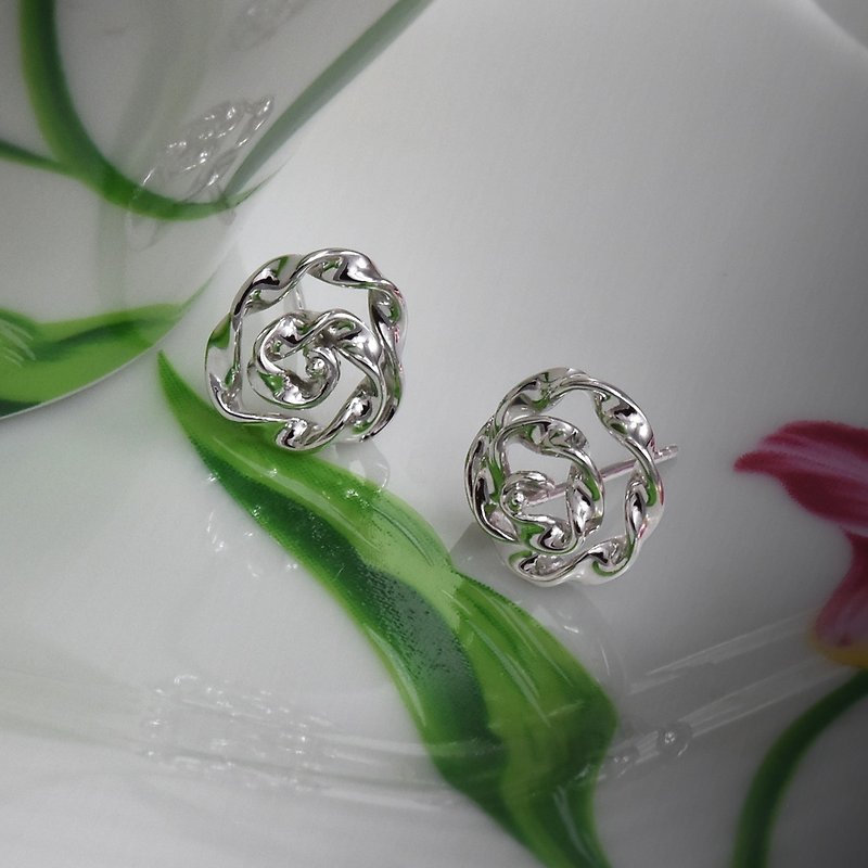 Light Jewelry-Twisted Flower Earrings SILVER BLOSSOM - ต่างหู - เงิน สีเงิน