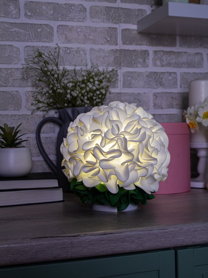 hydrangea, hydrangea lamp, lamp in the children's room, decor in the bedroom. - 燈具/燈飾 - 防水材質 白色