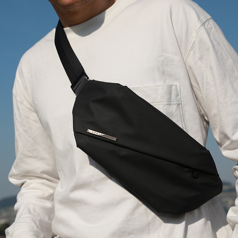 Urbanature - Radiant R0 Functional Chest Bag - Cool Black - กระเป๋าแมสเซนเจอร์ - วัสดุกันนำ้ สีดำ
