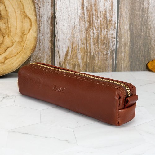 OMC 義大利植鞣革長筒型拉鍊文具刷具收納袋(棕色)