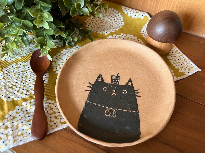 Handmade cat tray – Zhen Nai Meow - Plates & Trays - Pottery Khaki