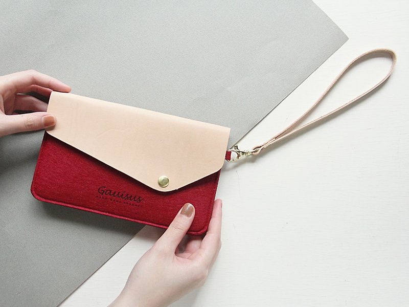 樂洋・Gauisus - 毛氈斜角掀蓋手機收納包 / 護照包－不浮誇紅 - 手拿包 - 聚酯纖維 紅色