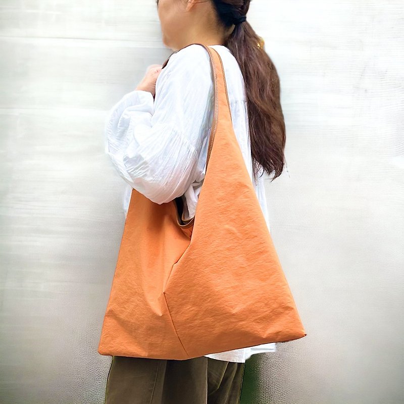 Wolf Boy Orange KONBU Water Repellent Nylon One Shoulder Bag - กระเป๋าแมสเซนเจอร์ - ไนลอน สีส้ม