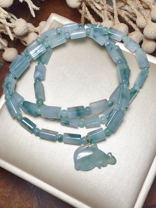 翡翠輕珠寶．新中式飾物  㻩(jade jewelry) 【海豚】18k金冰種翡翠小海豚巧雕隨意釦