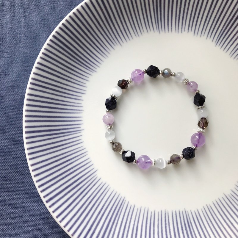 Crystal bracelet. Lavender amethyst. Blue Stone. citrine. Labradorite. Cat's eye Stone. Bracelet - Bracelets - Crystal Purple