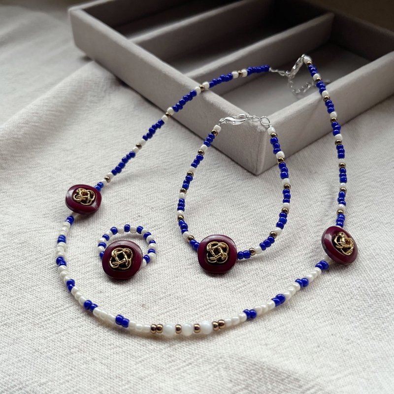 Grandma's Jewelry Box - Vintage Button Beaded Necklace Set - สร้อยคอ - แก้ว ขาว