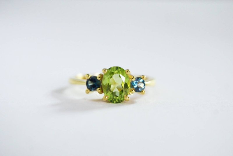 Natural Peridot Oval with London Topaz Silver 925 Ring with Rosegold plated - 戒指 - 純銀 綠色