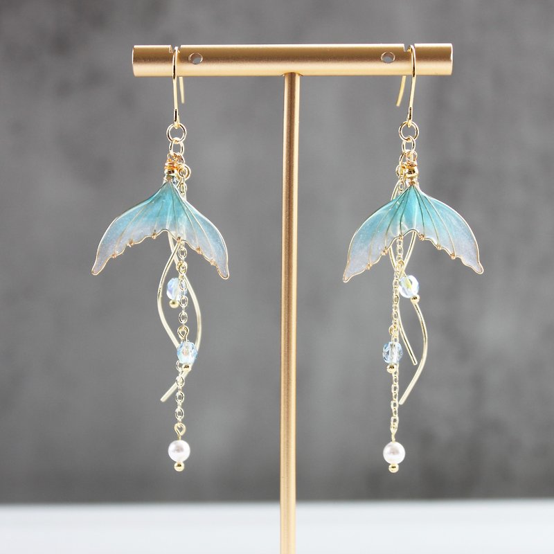 [Ocean Mermaid Tail Earrings] Gradient Blue Mermaid Tail Earrings Romantic Crystal Flower Earrings/ Clip-On - ต่างหู - เรซิน หลากหลายสี