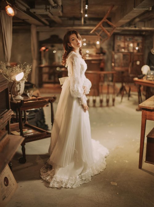50s Long Train Lace Wedding Dress | Rêverie Vin