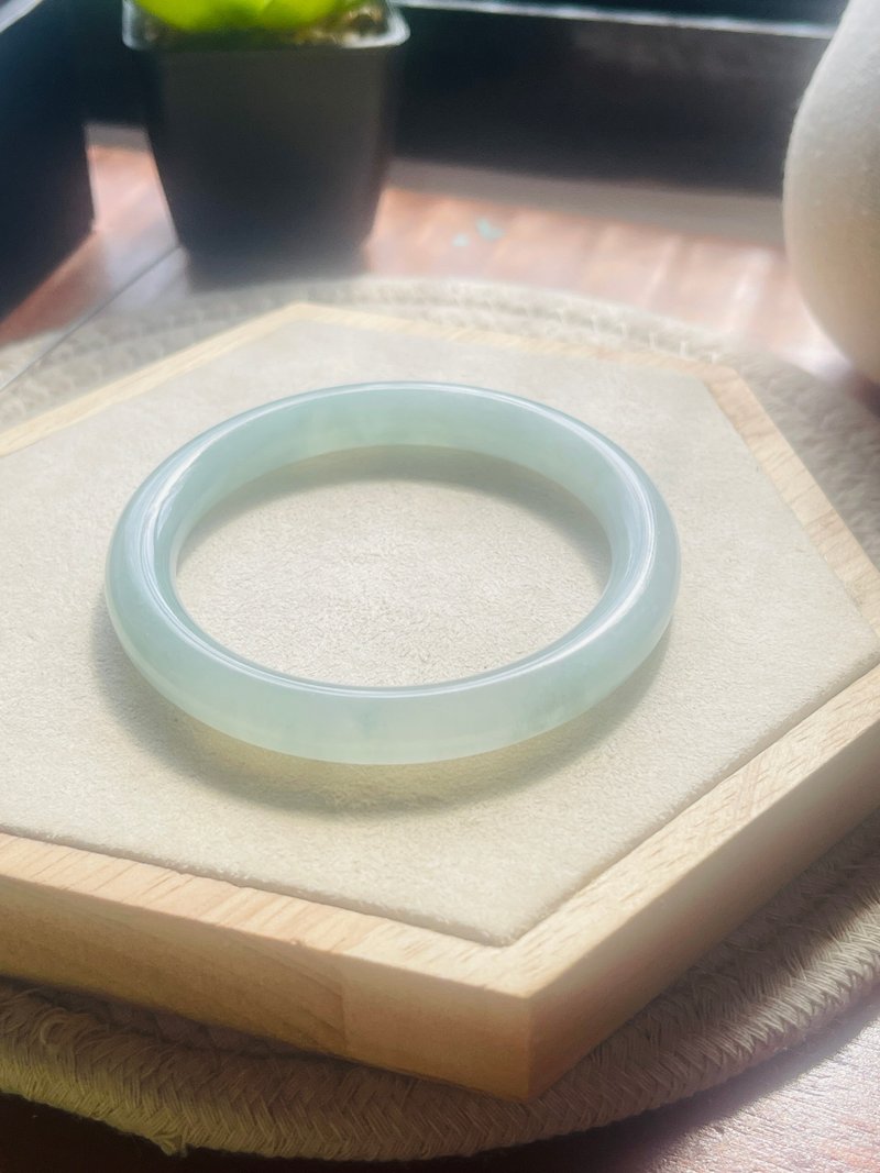 緬甸翡翠天空藍//最高性價比 有光感的翡翠、內徑53.5、17圍 - 手鍊/手環 - 玉石 