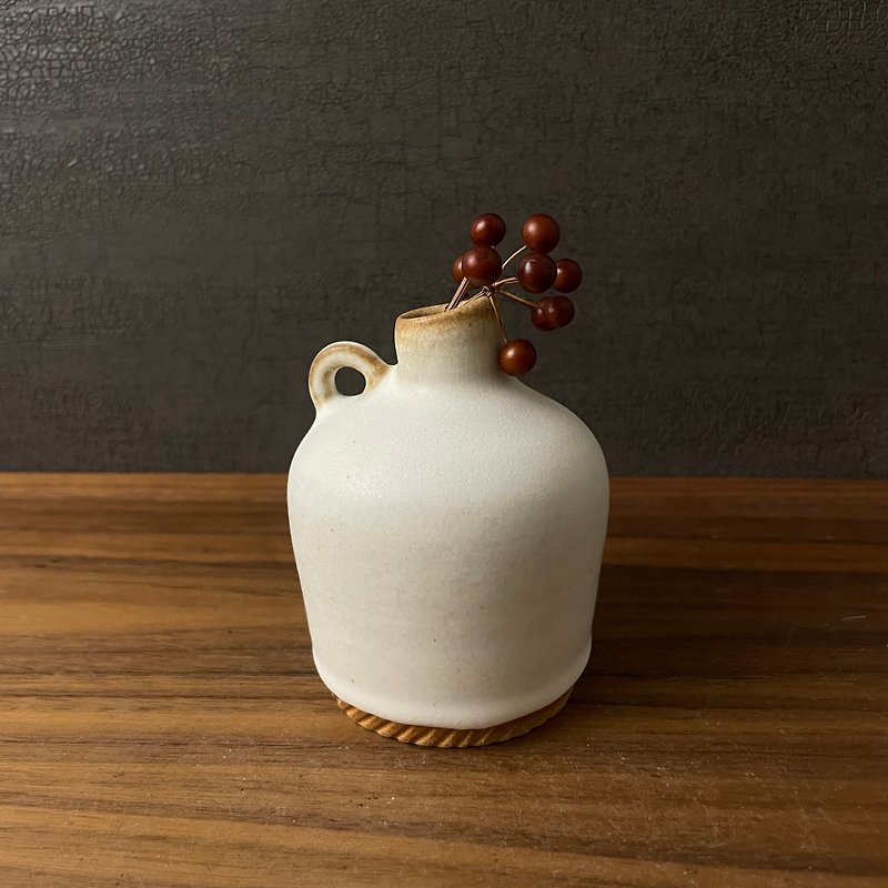 [Komaru Flower Arrangement] Chubby frosted glaze round flower arrangement device - Pottery & Ceramics - Pottery White