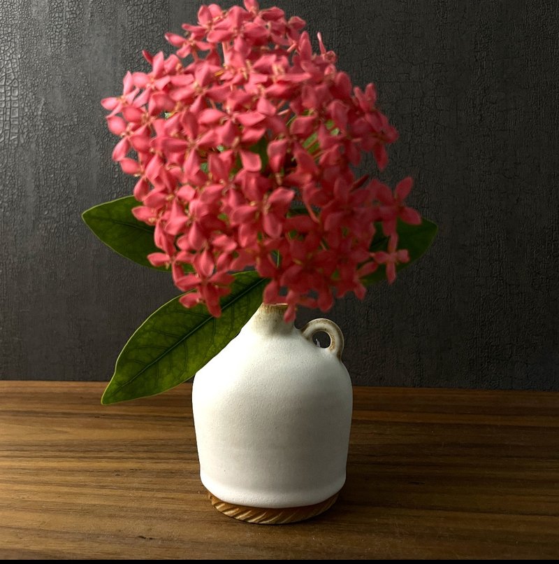 【 小丸花器 】胖嘟嘟    糖霜感釉色 一輪插   花器 - 花瓶/花器 - 陶 白色