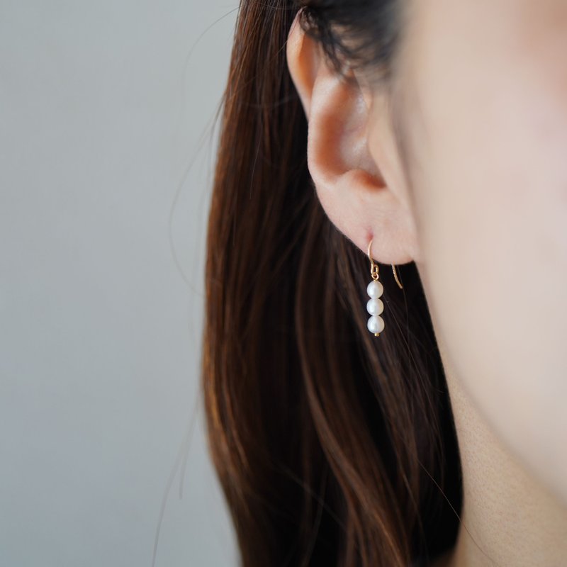 14kgf  淡水パール3粒フックピアス/クリップイヤリング - 耳環/耳夾/耳骨夾 - 其他金屬 白色