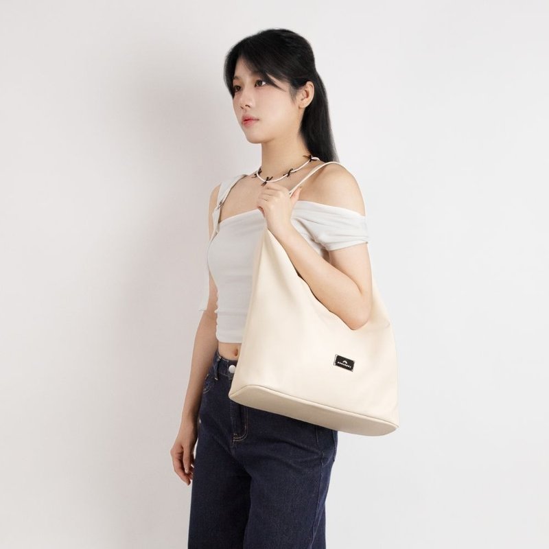 【DOUGHNUT】單肩包 流浪包 肩背包 手提包 托特包 Placid ER忌廉 - 側背包/斜背包 - 人造皮革 白色