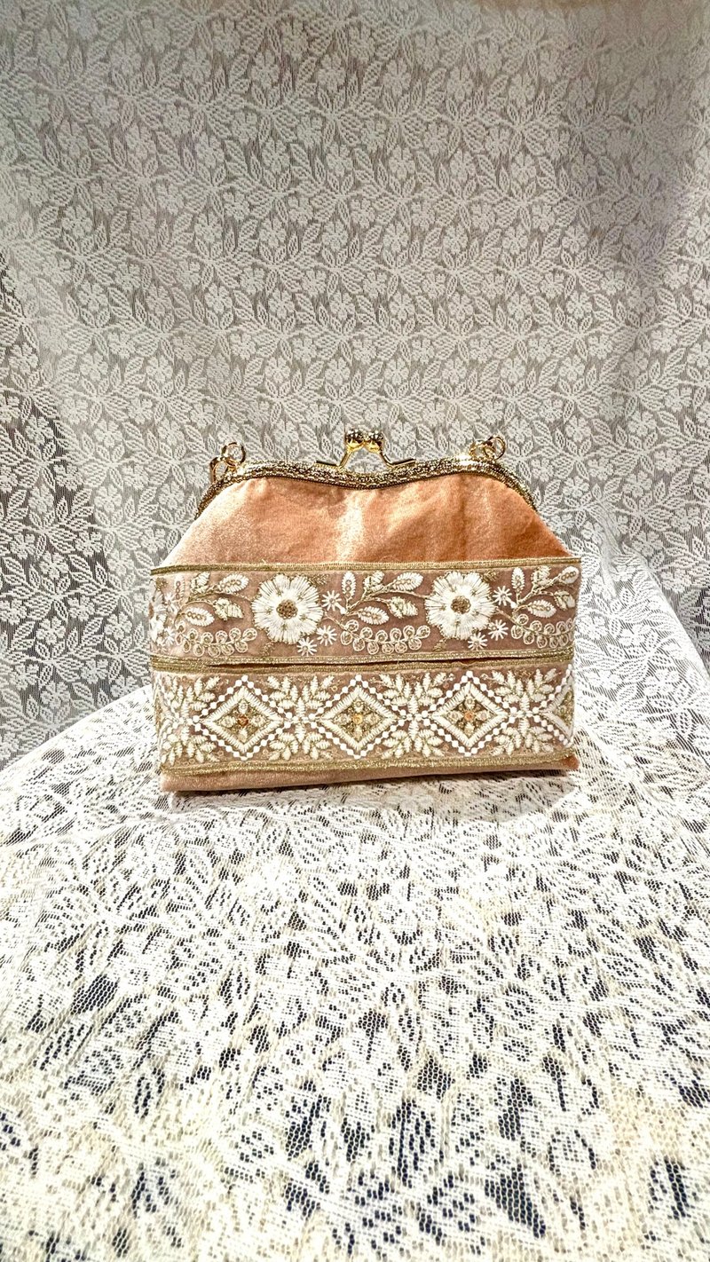 MBC 人手製 19cm心形口金 絲絨刺繡帶 蝦肉色 - 側背包/斜背包 - 棉．麻 橘色