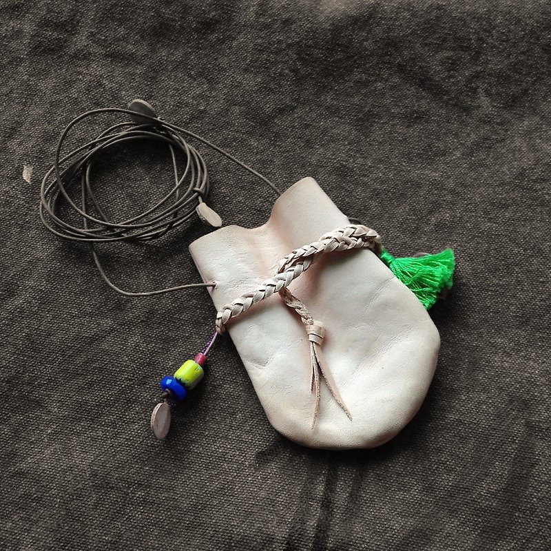[Guardian of her chest] --- vegetable-tanned cowhide leather Small bag (light green section) - Necklaces - Genuine Leather Green