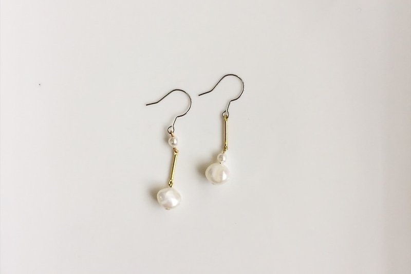 Morse secret series brass pearl asymmetric earrings - ต่างหู - โลหะ สีทอง