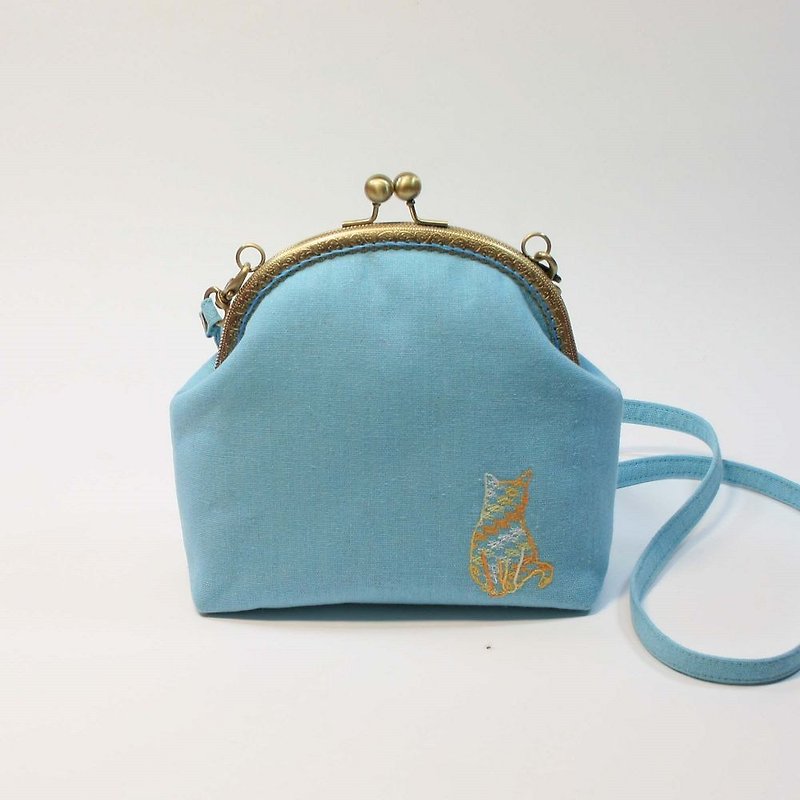 Embroidery 16cm U-shaped gold cross-body bag 06-cat attitude 05 - กระเป๋าแมสเซนเจอร์ - ผ้าฝ้าย/ผ้าลินิน สีน้ำเงิน