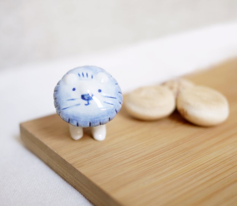 Tiny creatures - Cookie Lion - Items for Display - Porcelain Blue