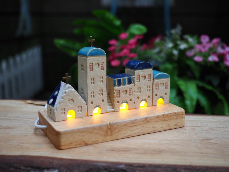 手繪地中海小屋7件組/(5棟小屋+1小樓梯+1木座燈) - 擺飾/家飾品 - 陶 多色